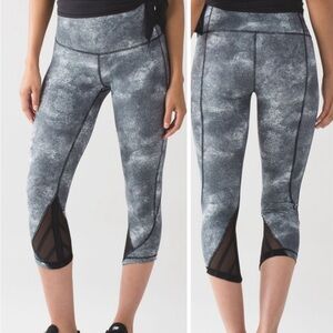 Lululemon Essential Rhythm Crop Full-On Luxtreme Leggings White Black Womens 6
